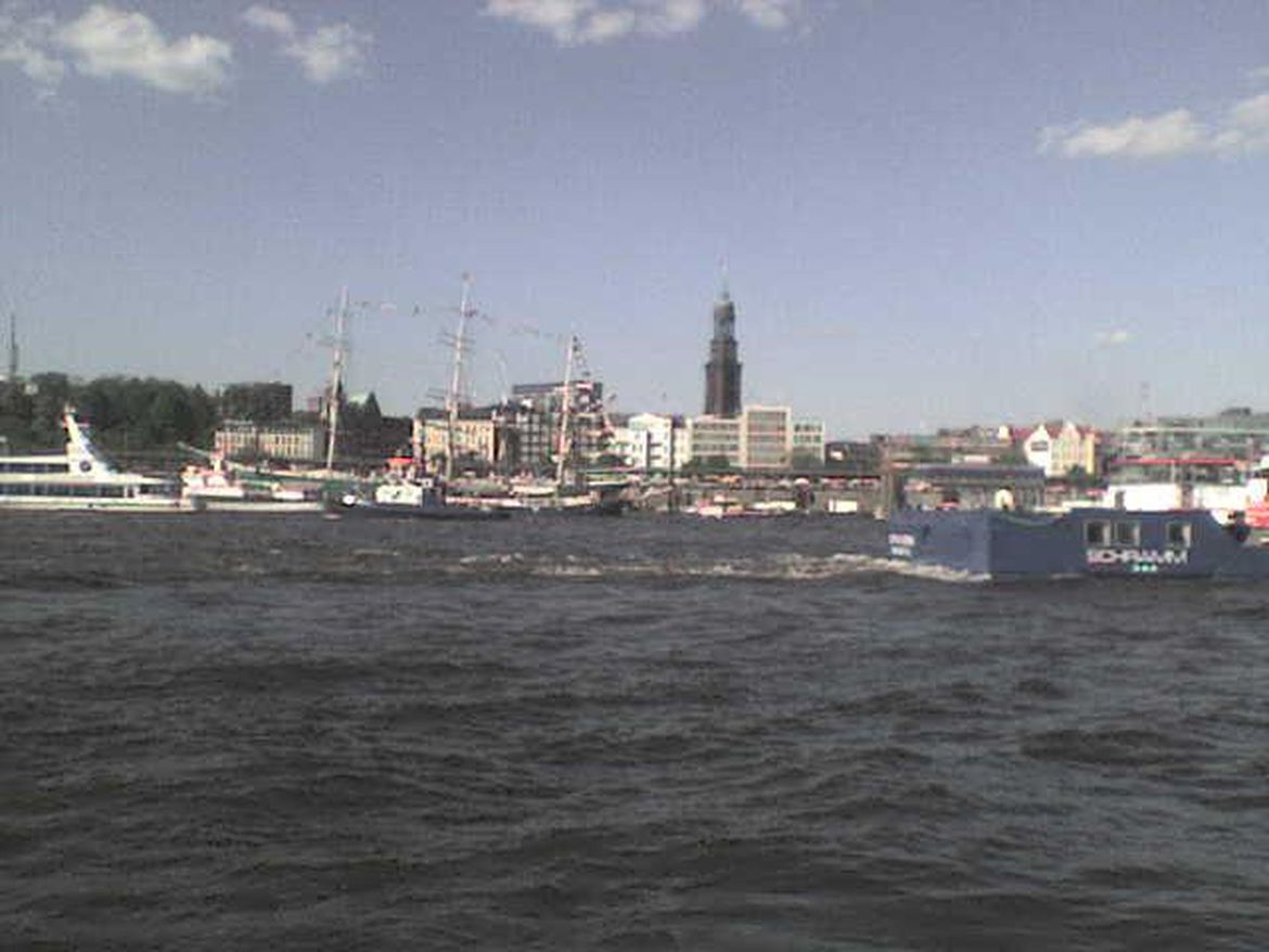 Hamburg Landungsbruecken.JPG