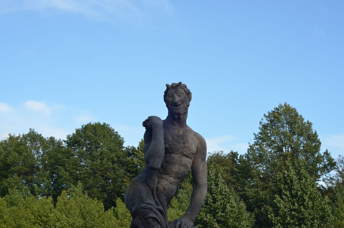 Schwerin-Teufel-Statue.JPG