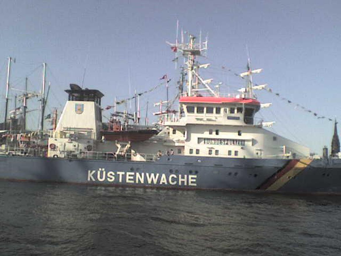 Kuestenwache Hamburg Hafengeburtstag.JPG